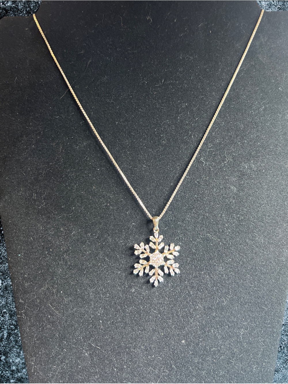 sterling silver 925 cz snowflake pendant 24” sterling silver box chain Necklace